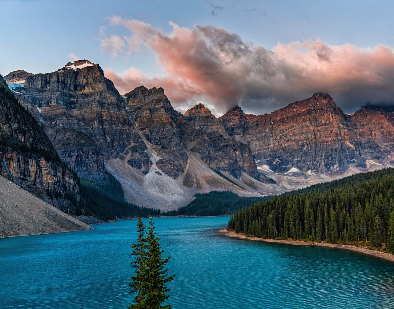 Sunrise over Moraine Lake with the Ten Peaks reflected in the turquoise water