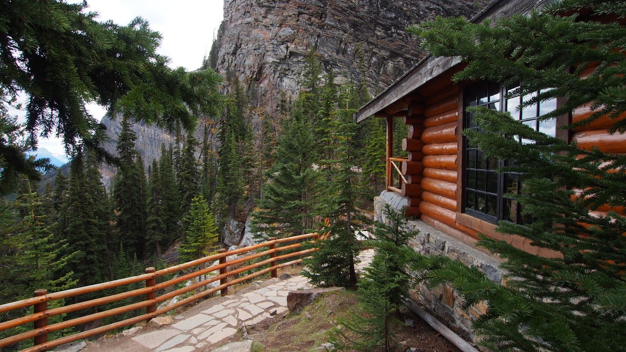 The rustic Lake Agnes Tea House perched on the shore of Lake Agnes