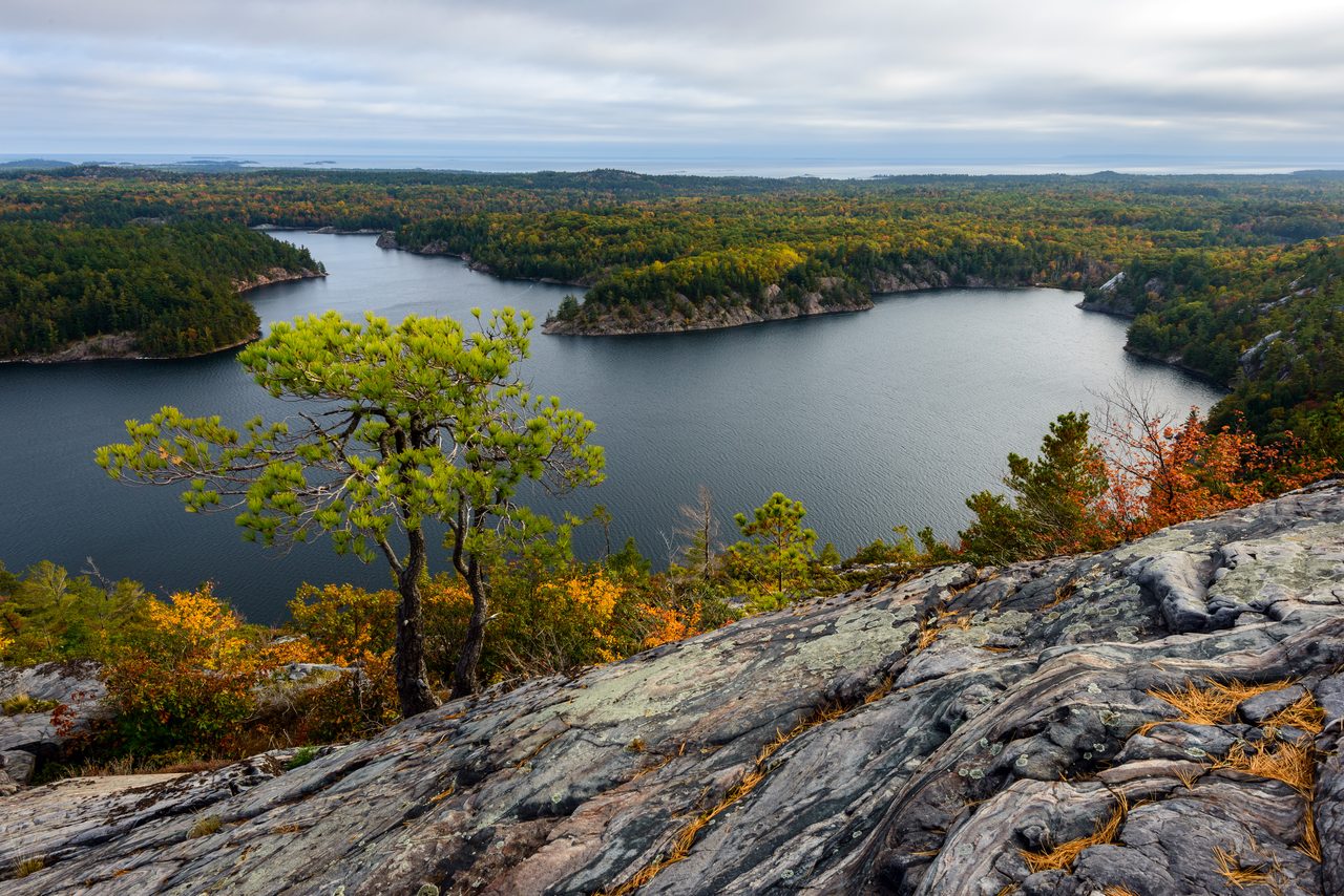 Clear water and rocky shoreline at George Lake in Killarney Provincial Park