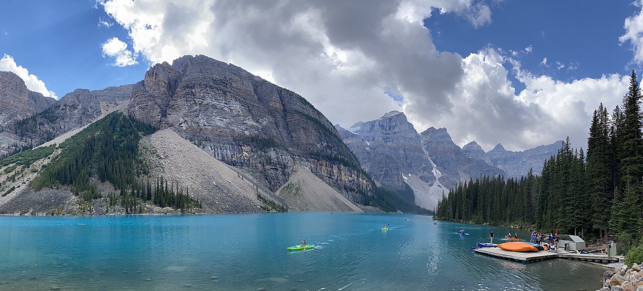 Panoramic view of Moraine Lake in Banff National Park with turquoise water and the Valley of the Ten Peaks