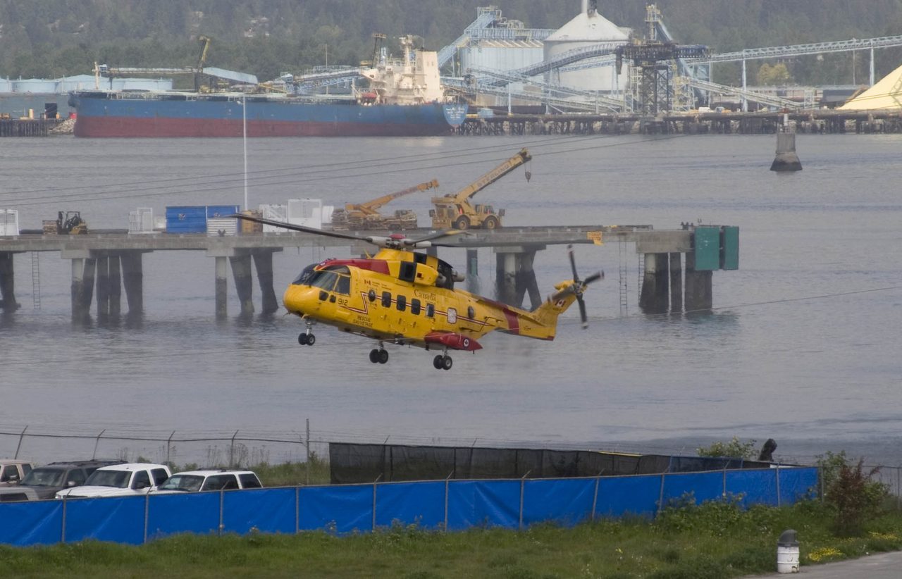 A Canadian Forces CH-149 Cormorant search-and-rescue helicopter landing — mountain rescues can cost over $20,000