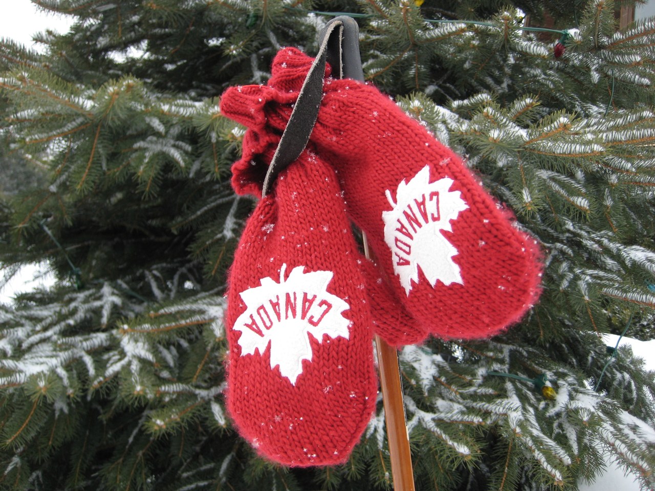 Wool winter mittens — mittens keep fingers warmer than gloves
