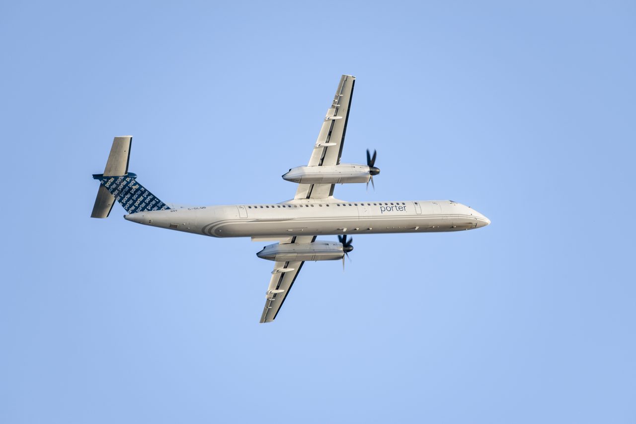 Porter Airlines Dash 8-Q400 turboprop aircraft in flight