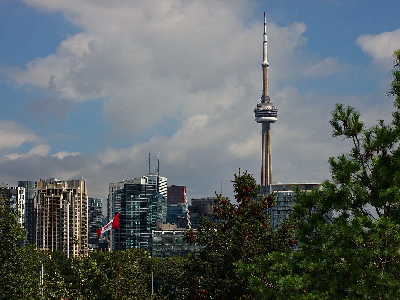 Toronto skyline with the CN Tower and a Canadian flag in the foreground