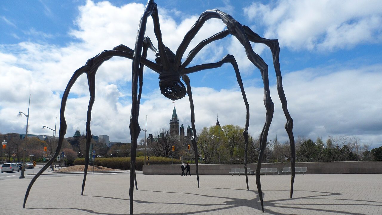 Louise Bourgeois's giant Maman spider sculpture on the plaza of the National Gallery of Canada, with the Peace Tower behind it
